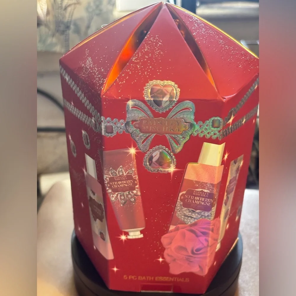 Badgley Mischka Strawberry Champagne Bath Set